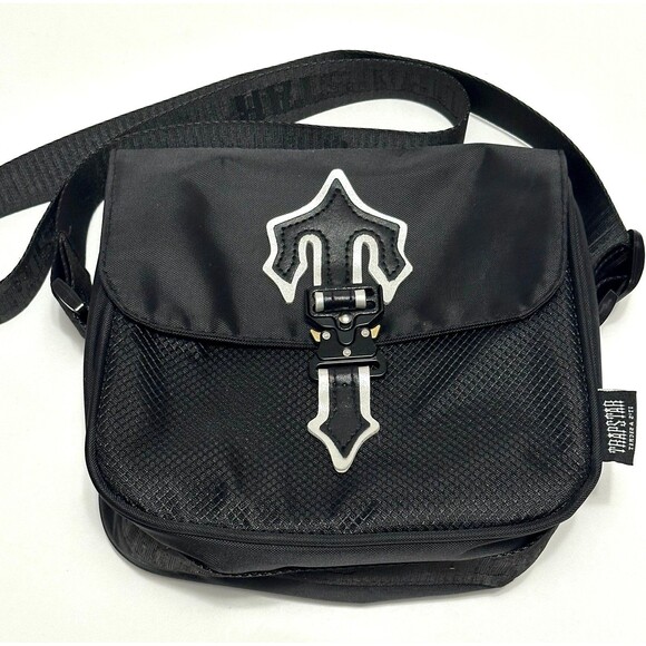 TRAPSTAR Crossbody Reflective Irongate Black Square Bag Nylon Adjustable Strap - Picture 2 of 9